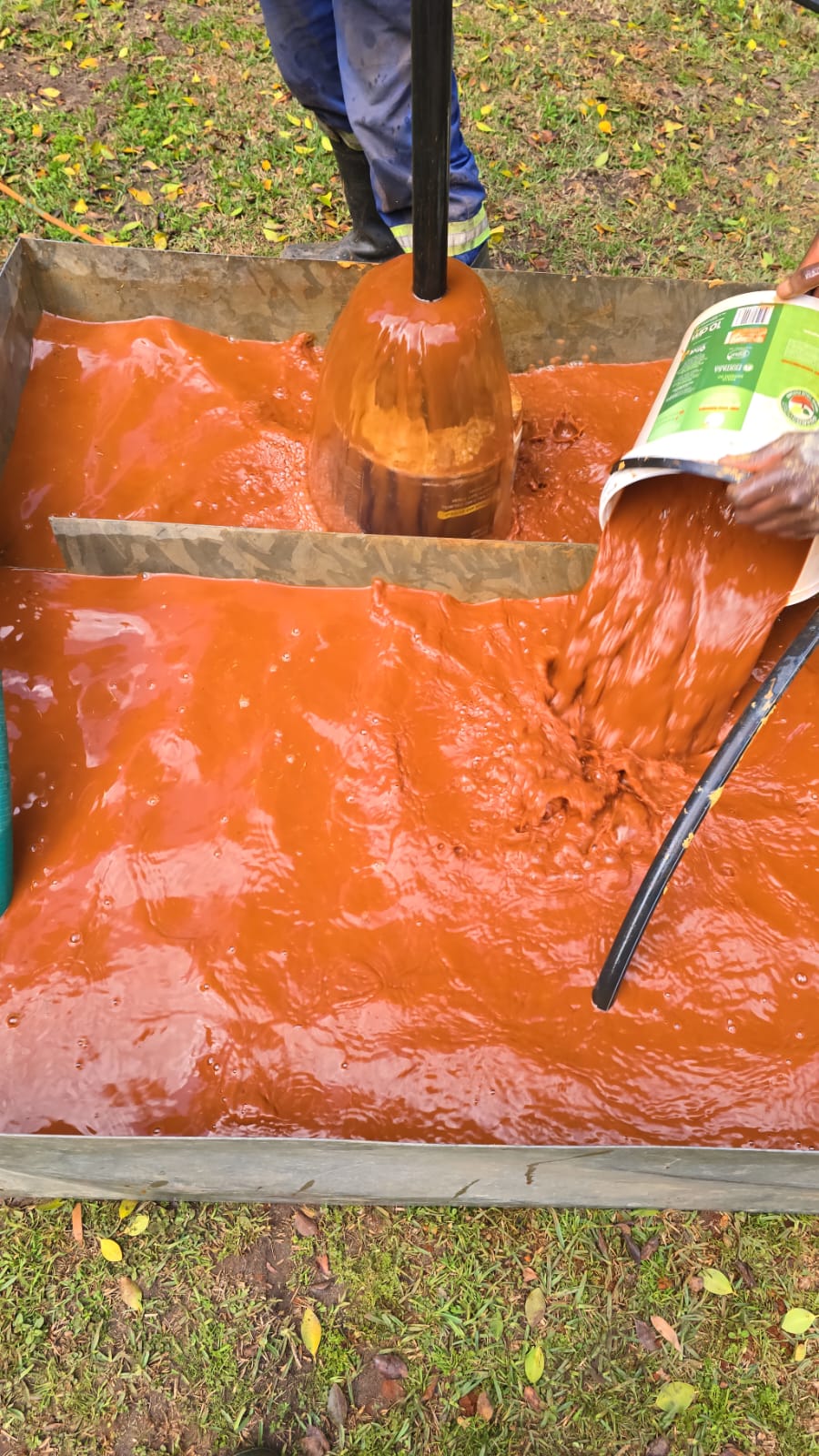 Flushing sediment from a borehole into a settling trough